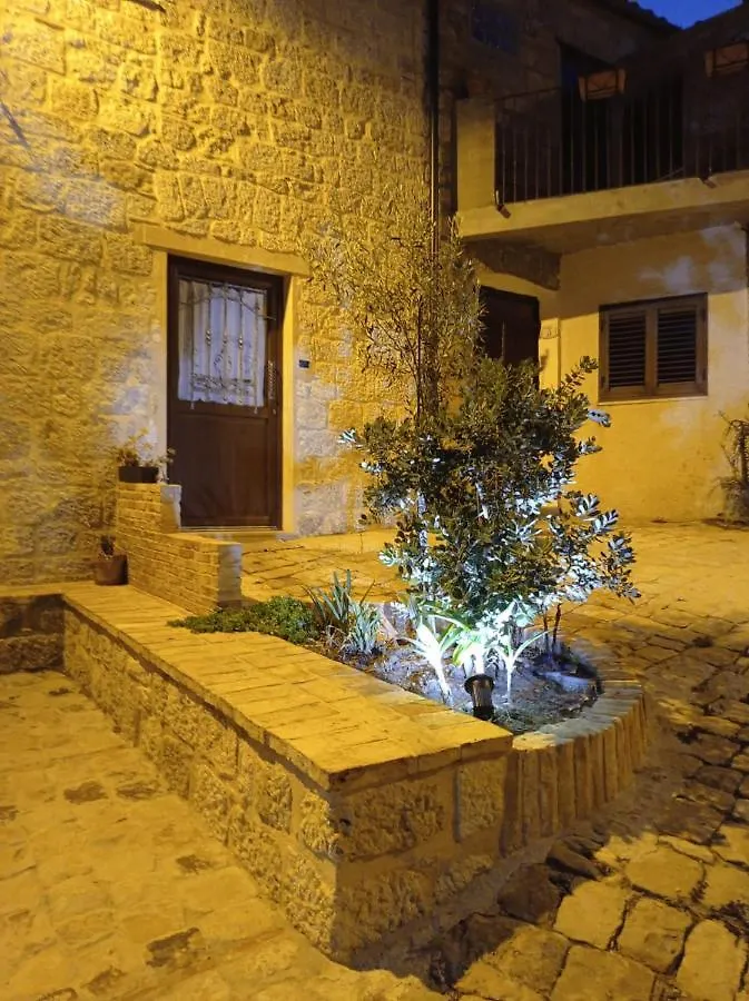 Holiday home Casa Vacanze Borgo Gulini Da Anna Petralia Soprana Italy